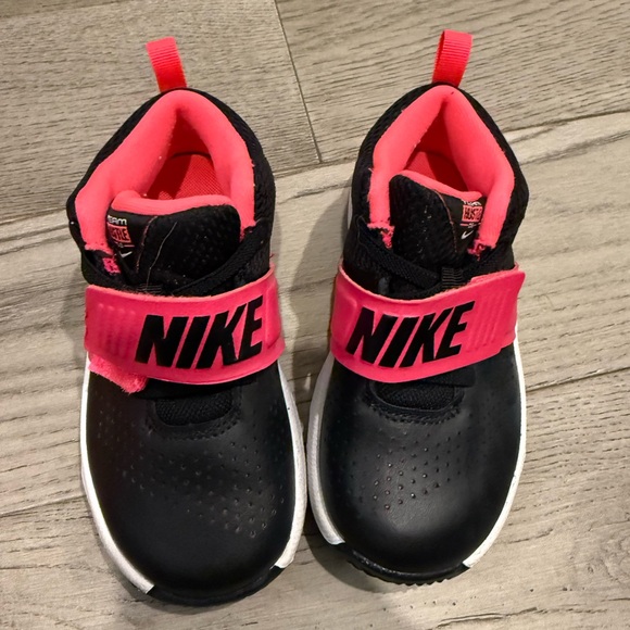 Nike Kids Black and Pink Sneakers - Picture 2 of 5